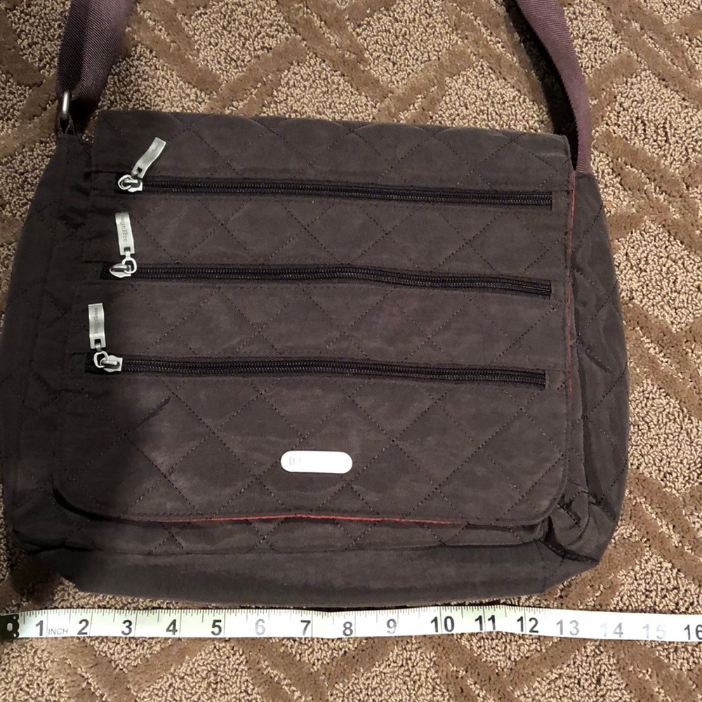 Baggallini Messenger.  Holds Tablet.